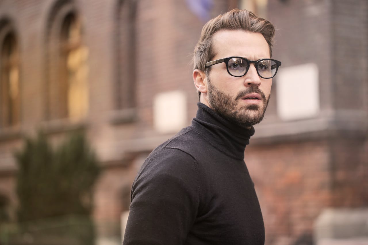 homme avec barbe bien taillée